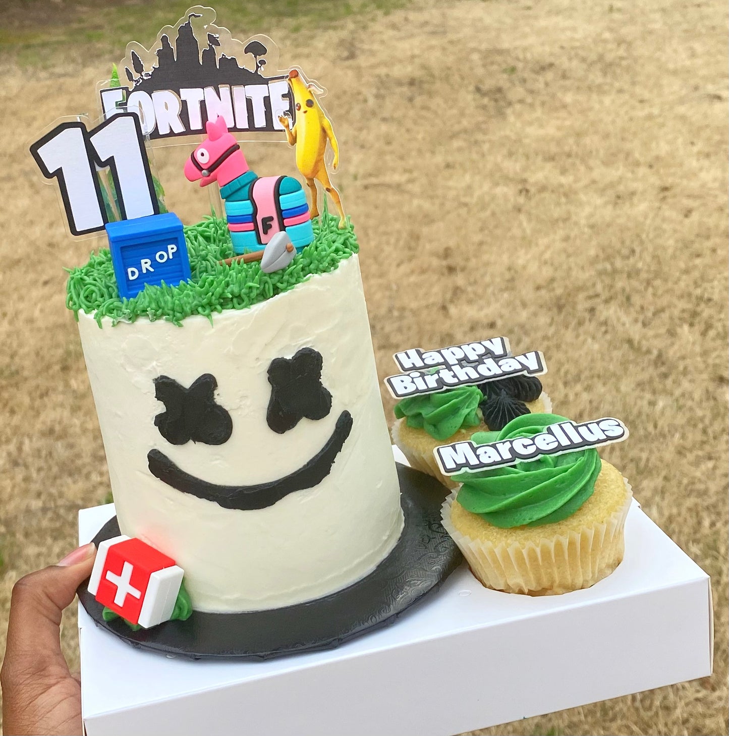 4 inch mini cake & cupcakes