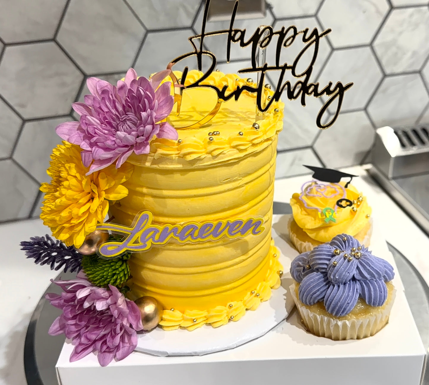 4 inch mini cake & cupcakes